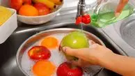 10 اشتباه رایج در شستن میوه با مایع ظرفشویی؛ این کار سلامت شما را به خطر می‌اندازد!