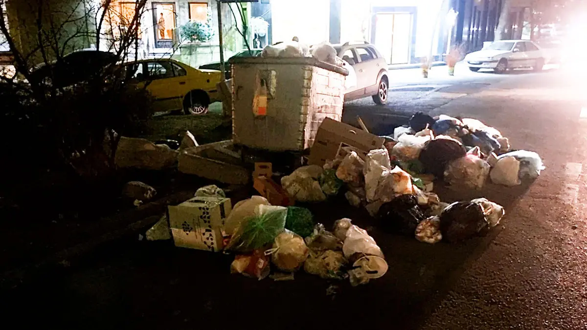 تهران در محاصره زباله / قوه قضائیه پیگیر تضییع حقوق عامه باشد / وزارتخانه های کشور و بهداشت زباله های بی سر و سامان را در خیابان ها نمی بینند؟