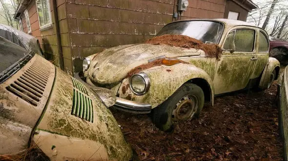 عجیب ترین عکس ها از یک قبرستان / ماشین ها در اینجا مُردند !