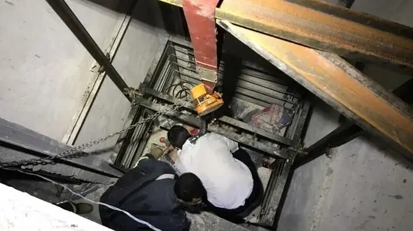 مرگ دلخراش نوجوان گنبدی پس از سقوط از بالابر