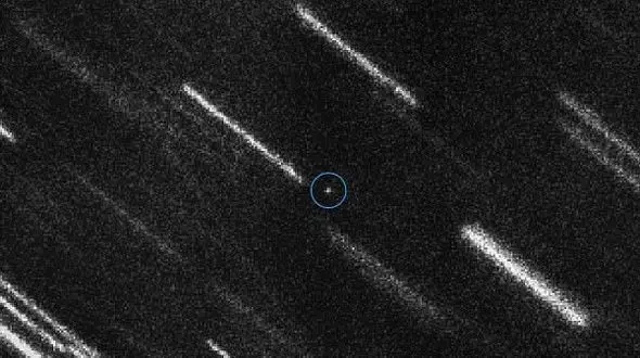 شهاب سنگی از نزدیکی زمین عبور می کند