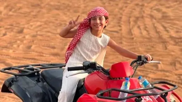 فیلم  / موتورسواری غش خنده علیرضا بیرانوند با دخترش بارانا در صحرای دبی/  چقدر محرومیت ساخته به بیرانوند