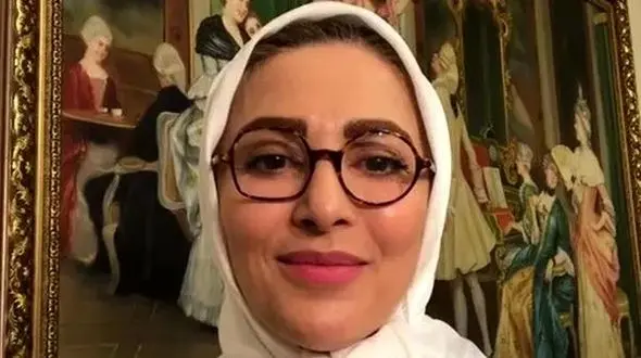 فیلم / ژیلا صادقی: پهلوی اونقدر از ایران بُرده که کار نمیکنه و 40، 50 ساله که میخوره! ...