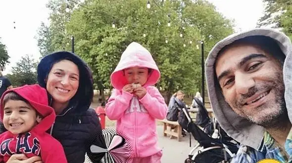 عکس خانوادگی فلامک جنیدی در انگلیس 
