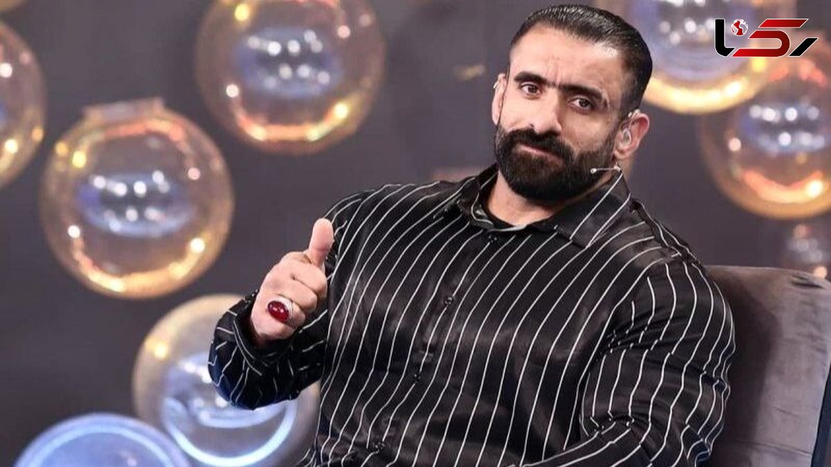 نگاهی به پذیرایی خانه ساده هادی چوپان با فرش ماشینی و پرده های معمولی و گُل گیاه /اصالت در اوج ثروت و محبوبیت