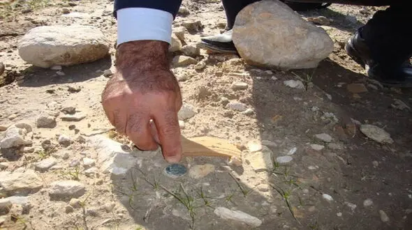 کشف گنج نفیس در باغملک + عکس