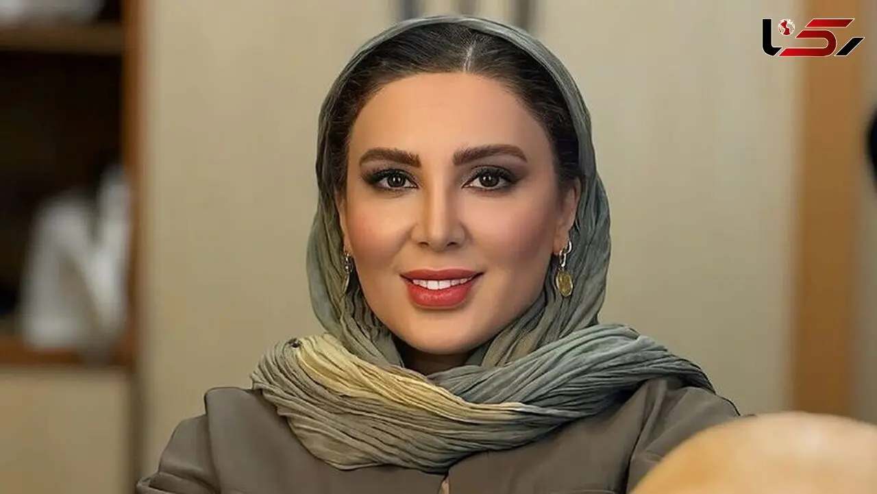عکس یلدایی لیلا بلوکات و خواهر دوقلویش ! /  کدام زیباترند !