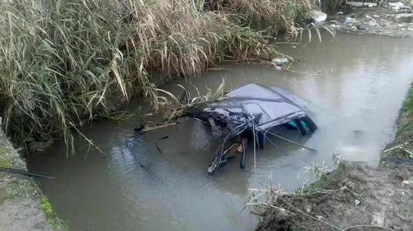 سقوط مرگبار پراید داخل رودخانه در فریدون کنار + عکس  عجیب
