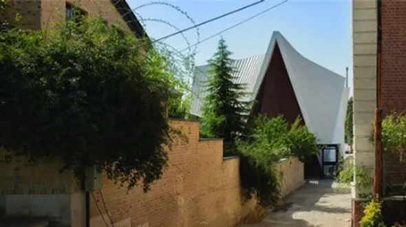 منحصربفرترین خانه ویلایی لواسان که بامعماری خاص و اصیل جایزه ارزشمند معماری را ازآن خود کرد/ واقعا که از عجایب معماری ایرانیه!