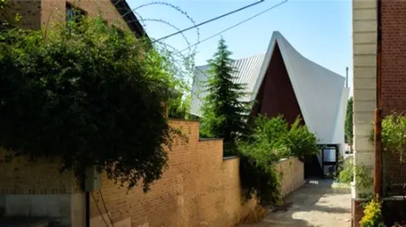 منحصربفرترین خانه ویلایی لواسان که بامعماری خاص و اصیل جایزه ارزشمند معماری را ازآن خود کرد/ واقعا که از عجایب معماری ایرانیه!