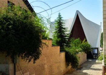 منحصربفرترین خانه ویلایی لواسان که بامعماری خاص و اصیل جایزه ارزشمند معماری را ازآن خود کرد/ واقعا که از عجایب معماری ایرانیه!