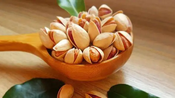 تسکین سرفه های پاییزی با پسته