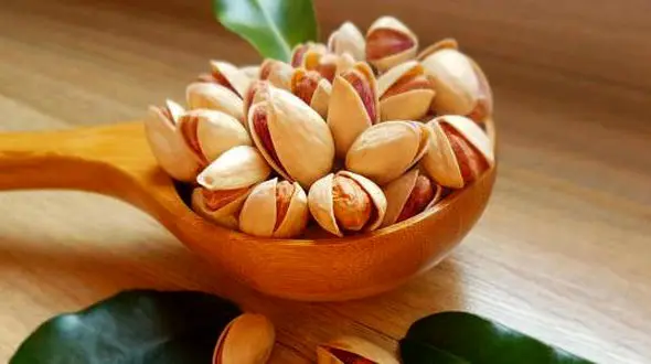 تسکین سرفه های پاییزی با پسته