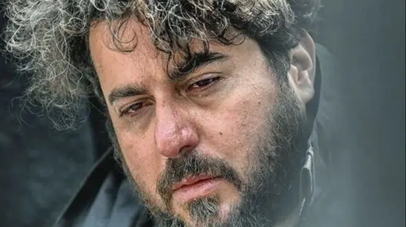 عکس های بدترین روز عمر محسن کیایی /  بهرام رادان، محمد علیزاده، علی شادمان به همراه تاج گل اعیانی فرهاد اصلانی به دیدنش رفتند