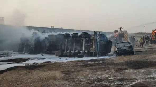 واژگونی و انفجار تانکر حمل بنزین در اتوبان شاهین‌ شهر +عکس هولناک