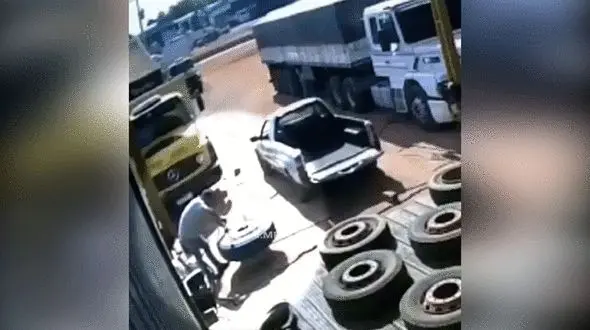 فیلم منفجر شدن لاستیک ماشین در یک آپاراتی