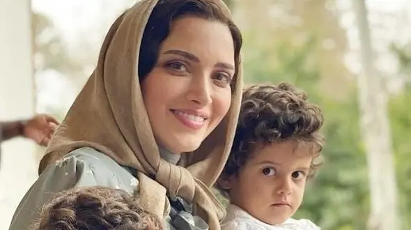 فیلم/ نگاهی به جشن تولد شاهانه 6 سالگی آوینا و آنیتا، دوقلوهای دوست داشتی بهنوش طباطبایی در سریال «سووشون» با خلاقیت اوستا قناد تهرانی با تم پرنسسی