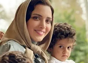 فیلم/ نگاهی به جشن تولد شاهانه 6 سالگی آوینا و آنیتا، دوقلوهای دوست داشتی بهنوش طباطبایی در سریال «سووشون» با خلاقیت اوستا قناد تهرانی با تم پرنسسی