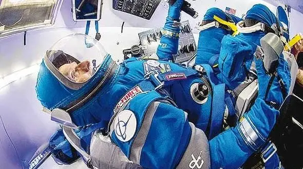 رونمایی از لباس تازه فضانوردان