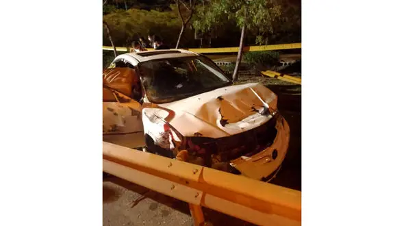 تصادف شدید مزدا با گاردریل های اتوبان امام علی/ بامداد امروز رخ داد + عکس