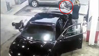فیلم وحشتناک دوئل مسلحانه دو مرد در پمپ بنزین / یک زن در این درگیری زخمی شد+عکس