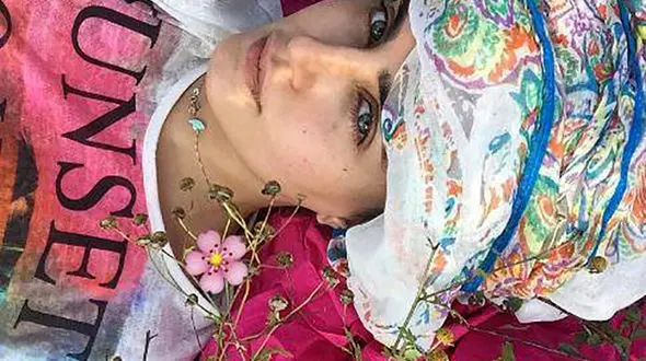 الناز شاکر دوست بدون آرایش در طبیعت شمال + عکس