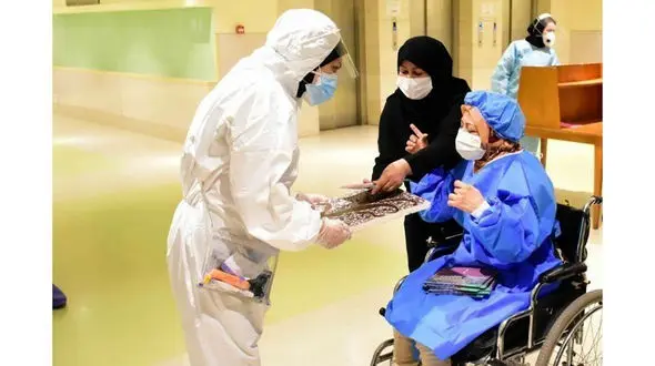 حرکت زیبای هنرمند معلول مشهدی، با مدافعان سلامت در روزگار کرونایی+عکس