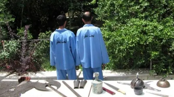 کشف عتیقه‌های 2 میلیارد تومانی +عکس