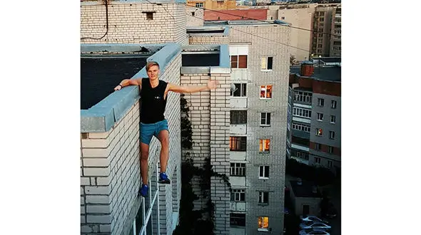 سقوط مرگبار از ساختمان 10 طبقه به خاطر یک عکس + عکس قربانی قبل از سقوط