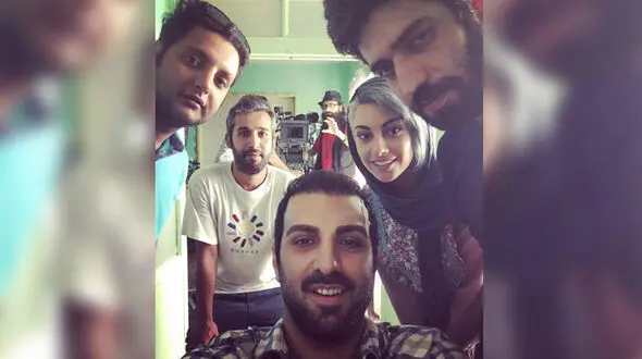 ترلان پروانه با موی آبی رنگ در کنار ستاره های سینما+عکس