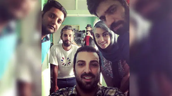 ترلان پروانه با موی آبی رنگ در کنار ستاره های سینما+عکس