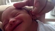 فیلم خنده های نوزاد خواب آلو که قلب همه را تسخیر کرد + تصاویر