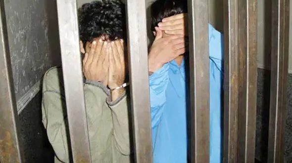 دو پسر یگانه 17 ساله را به خانه ییلاقی بردند / دوستم با پیامک کمک خواست!