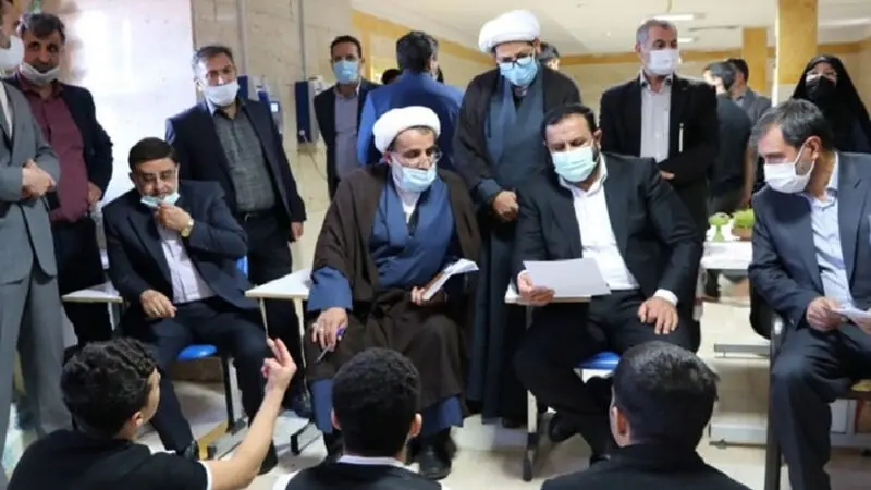 بازدید علی صالحی دادستان تهران ، همراه با سید حشمت‌الله حیات‌الغیب، مدیرکل زندان‌های استان تهران، و دیگر مسئولان و مقامات قضایی از بخش‌های مختلف مجتمع ندامتگاهی تهران بزرگ