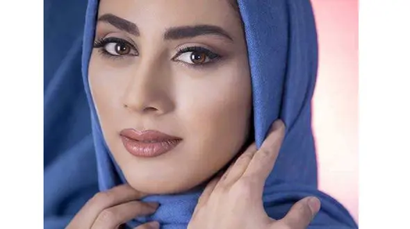  وقتی مونا فرجاد ادای رانندگی پدرش را درآورد! 