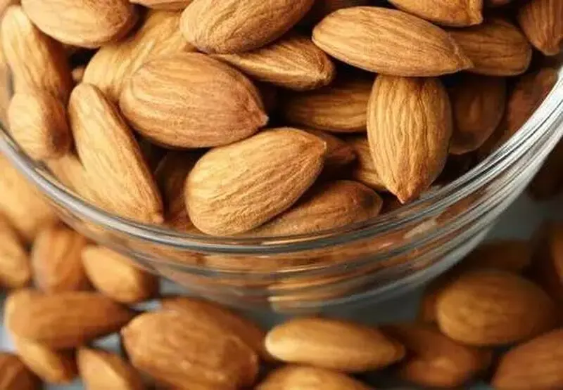 سیانور در بادام