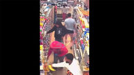 فیلم باورنکردنی از غارت یک فروشگاه در لس آنجلس آمریکا / مردم حمله کردند