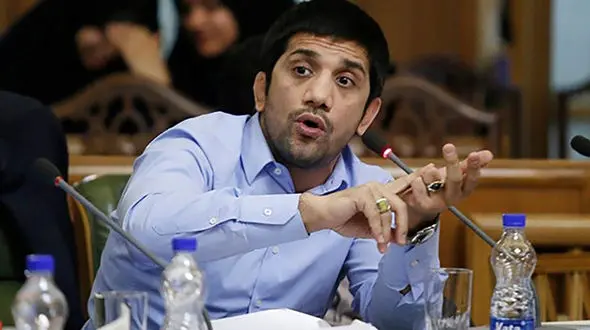 این زن ایرانی بی حجاب کنار علیرضا دبیر کیست ؟! / لبخند دبیر کجا و الان کجا ؟! / شوکه می شوید