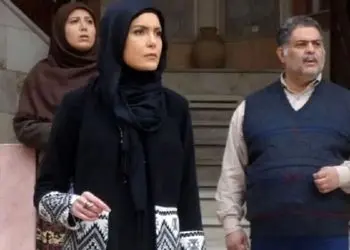 عکس/ سفر در زمان/ حضور گرم و احساسی «آیناز» (سریال آنام) در 39 سالگی در میان کودکان سیستان و بلوچستان