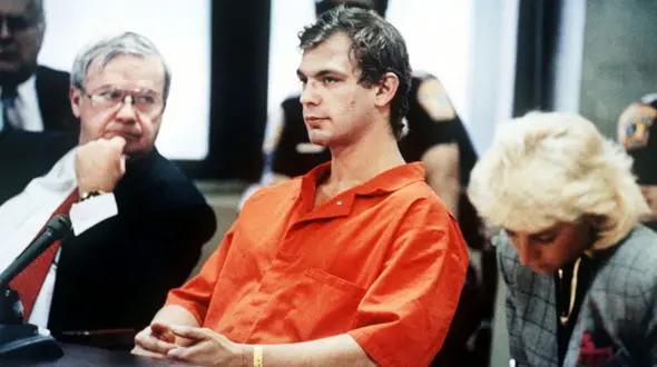 قتل معروف ترین قاتل سریالی جهان در زندان / اقدام شرم آور جفری دامر با اجساد مقتولان + عکس های وحشت آور