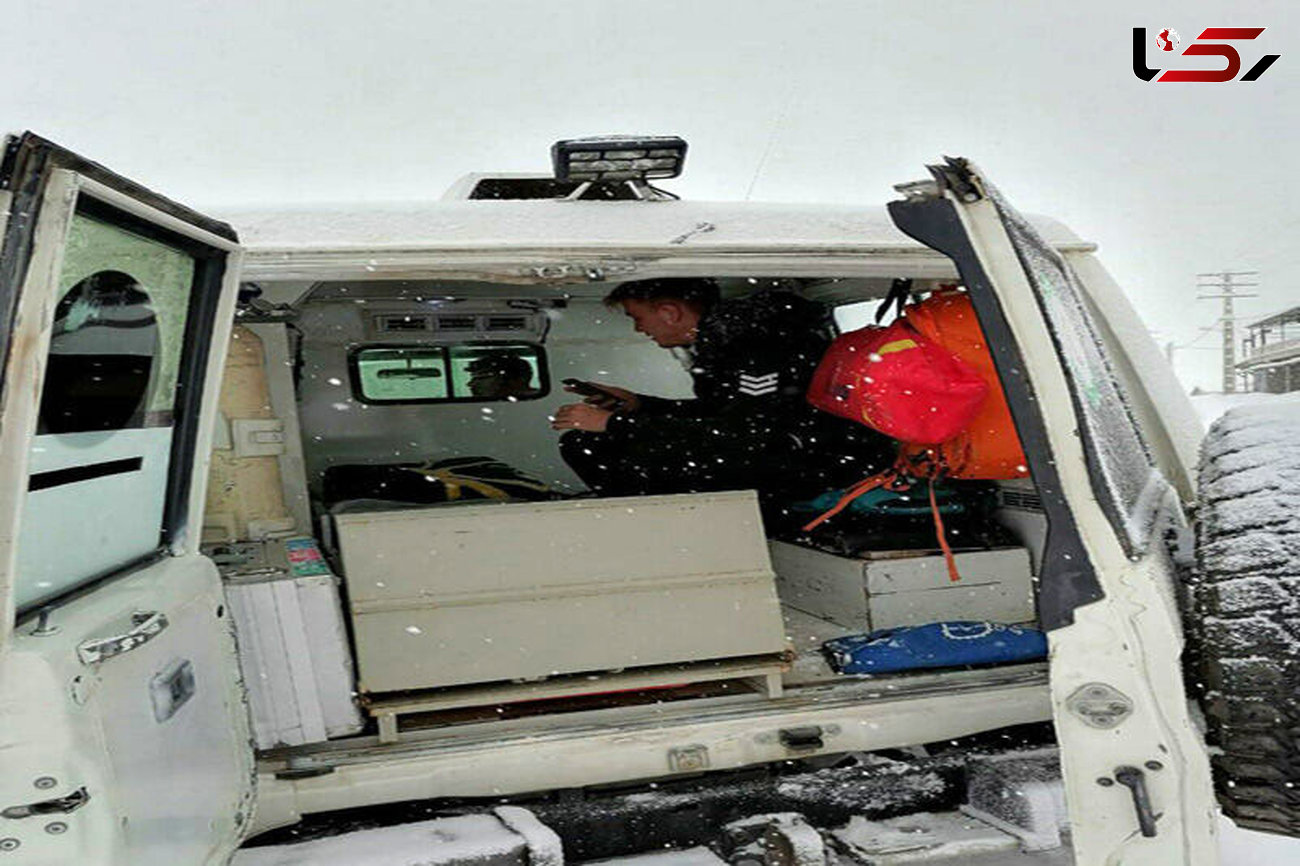 امدادگران هلال احمر الموت جان دانش آموز گرفتار در برف را نجات دادند