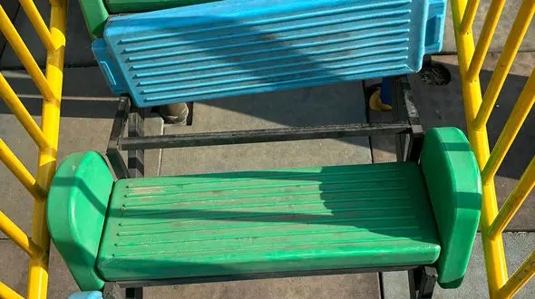 تجهیزات خطرناک پارک‌های عمومی؛ نارضایتی مادران از ایمنی وسایل بازی برای کودکان + عکس