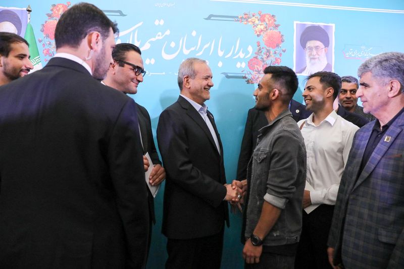 رئیس‌جمهور پزشکیان در دیدار ایرانیان مقیم بلاروس