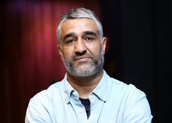 واکنش عجیب و شوکه‌کننده پژمان جمشیدی به یکی از فن هایش: بابا فن چیه منی تورو قرآن؟