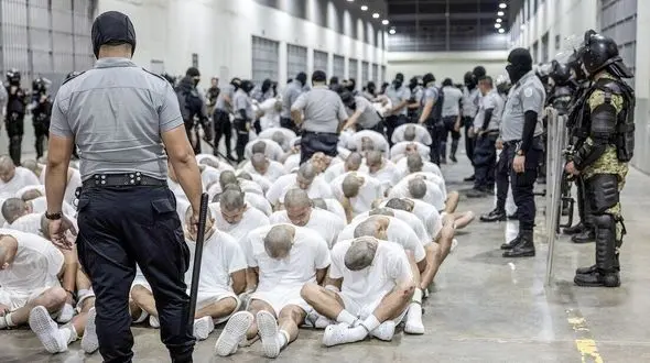 آمریکا در حال بررسی اعزام مجرمان آمریکایی به السالوادور است