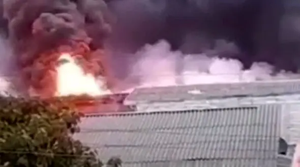 فیلم آتش سوزی بزرگ در بابل / دود آسمان را سیاه کرد