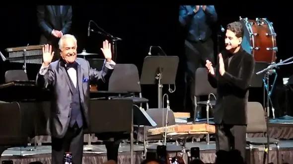 آواز باشکوه؛ همایون شجریان تو کنسرتش به عنوان یادگای یادگار عمر خوند