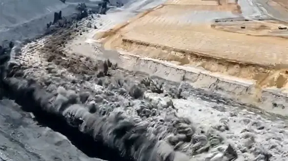 ببینید | لحظه انفجار یک معدن در سطح وسیع و با دقت بسیار بالا