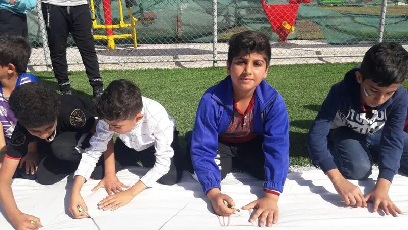 کاروان نشاط و امید انقلاب پیام شادی برای مردم روستای سرمستان بخش آبدان به ارمغان آوردند