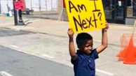 پلاکارد جنجالی یک کودک سیاهپوست +عکس